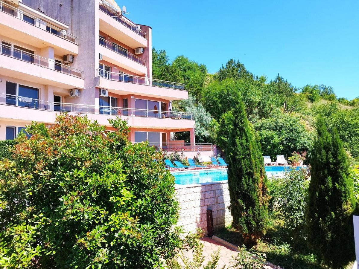 Green, Quiet And Beautiful 1 Appartement Kavarna Buitenkant foto