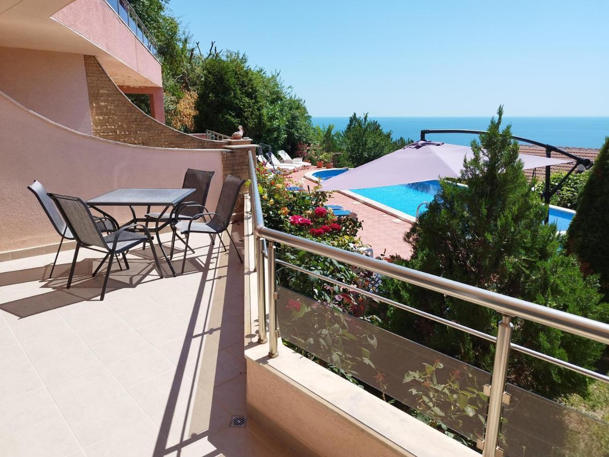 Green, Quiet And Beautiful 1 Appartement Kavarna Buitenkant foto