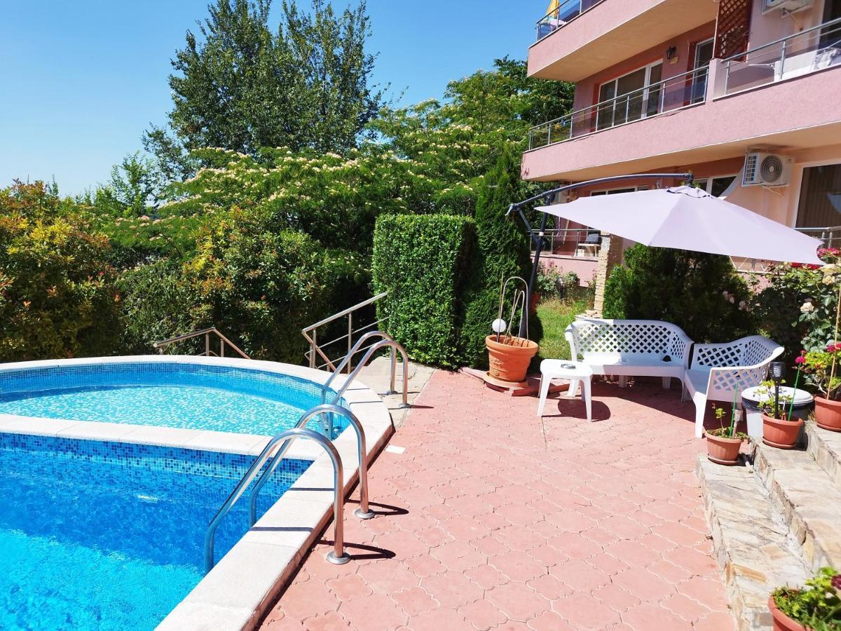 Green, Quiet And Beautiful 1 Appartement Kavarna Buitenkant foto