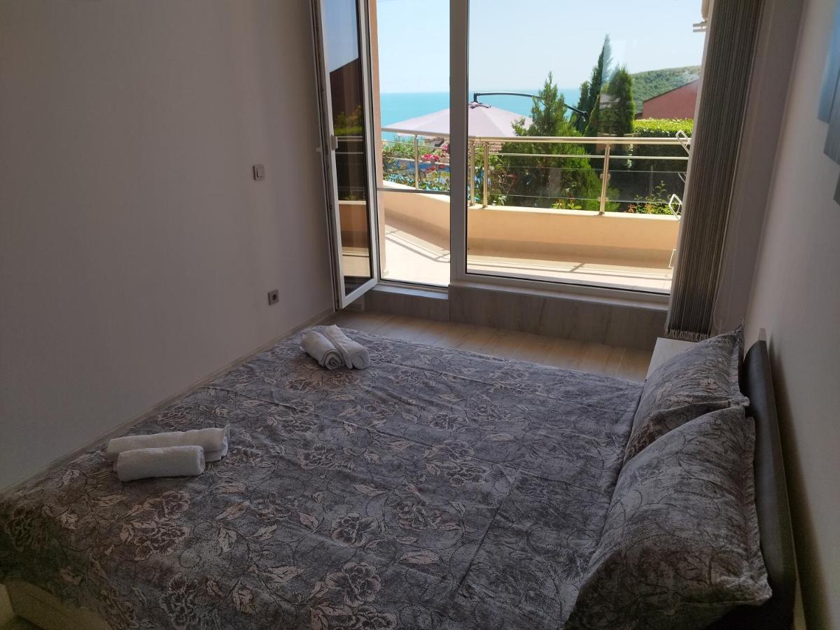 Green, Quiet And Beautiful 1 Appartement Kavarna Buitenkant foto