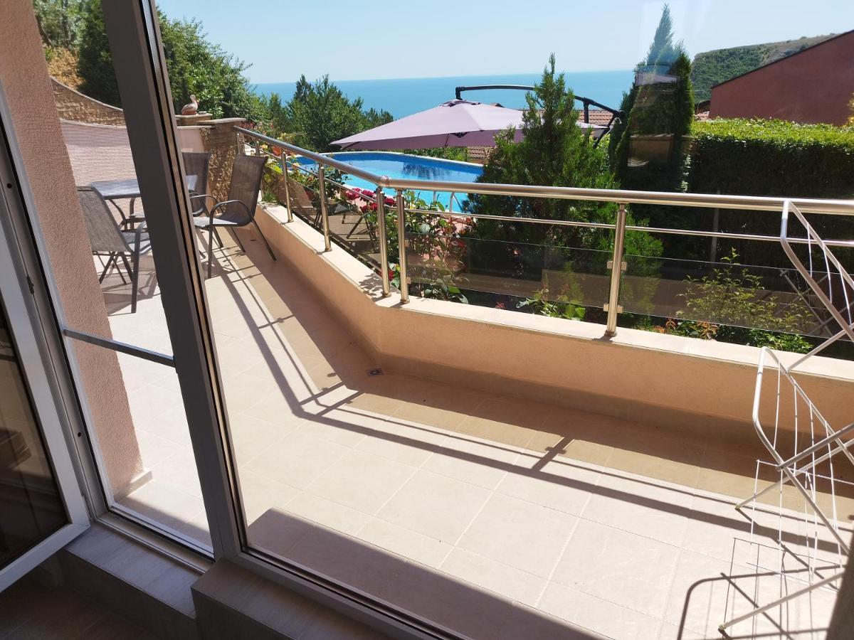 Green, Quiet And Beautiful 1 Appartement Kavarna Buitenkant foto