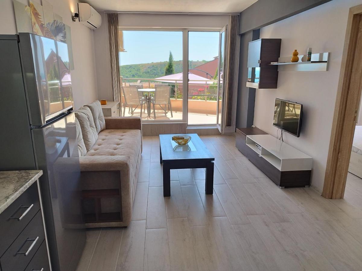 Green, Quiet And Beautiful 1 Appartement Kavarna Buitenkant foto